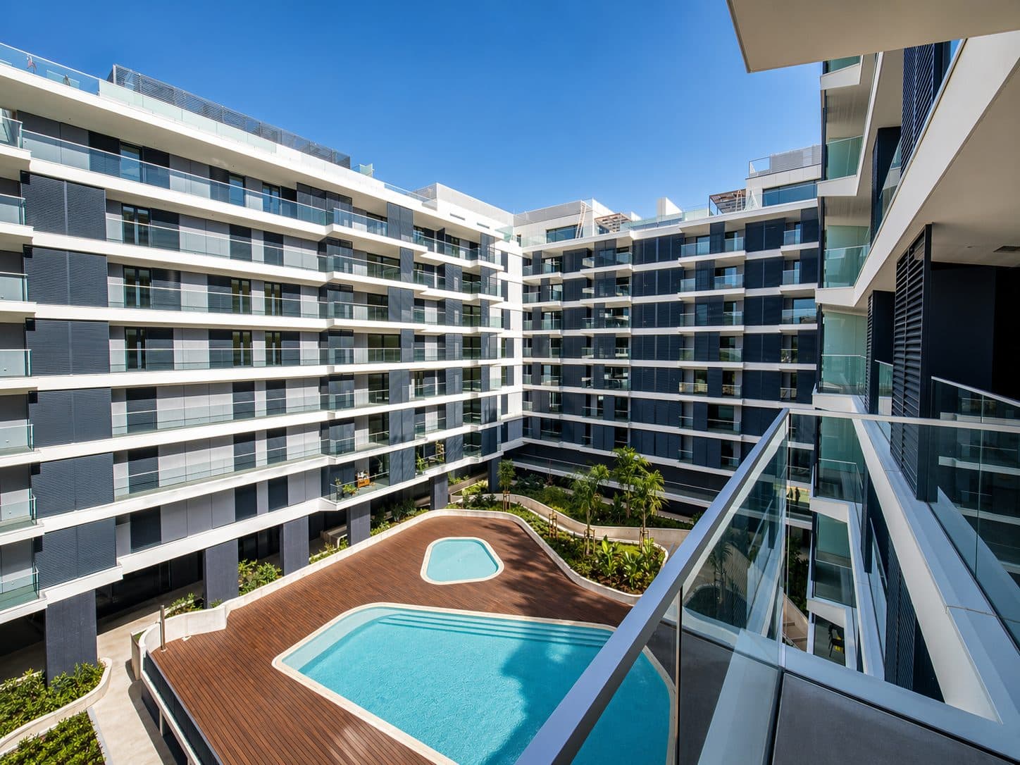 Apartment T4 in Lisboa — T4 com piscina e garagem no DUUO
