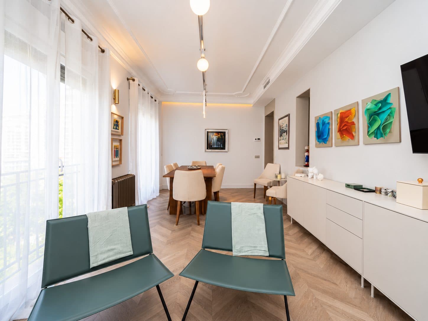 Apartamento T3 em Oeiras — Apartamento T3 Remodelado com 80 m² e Varanda | Carnaxide, Oeiras | A 10 Minutos de Lisboa