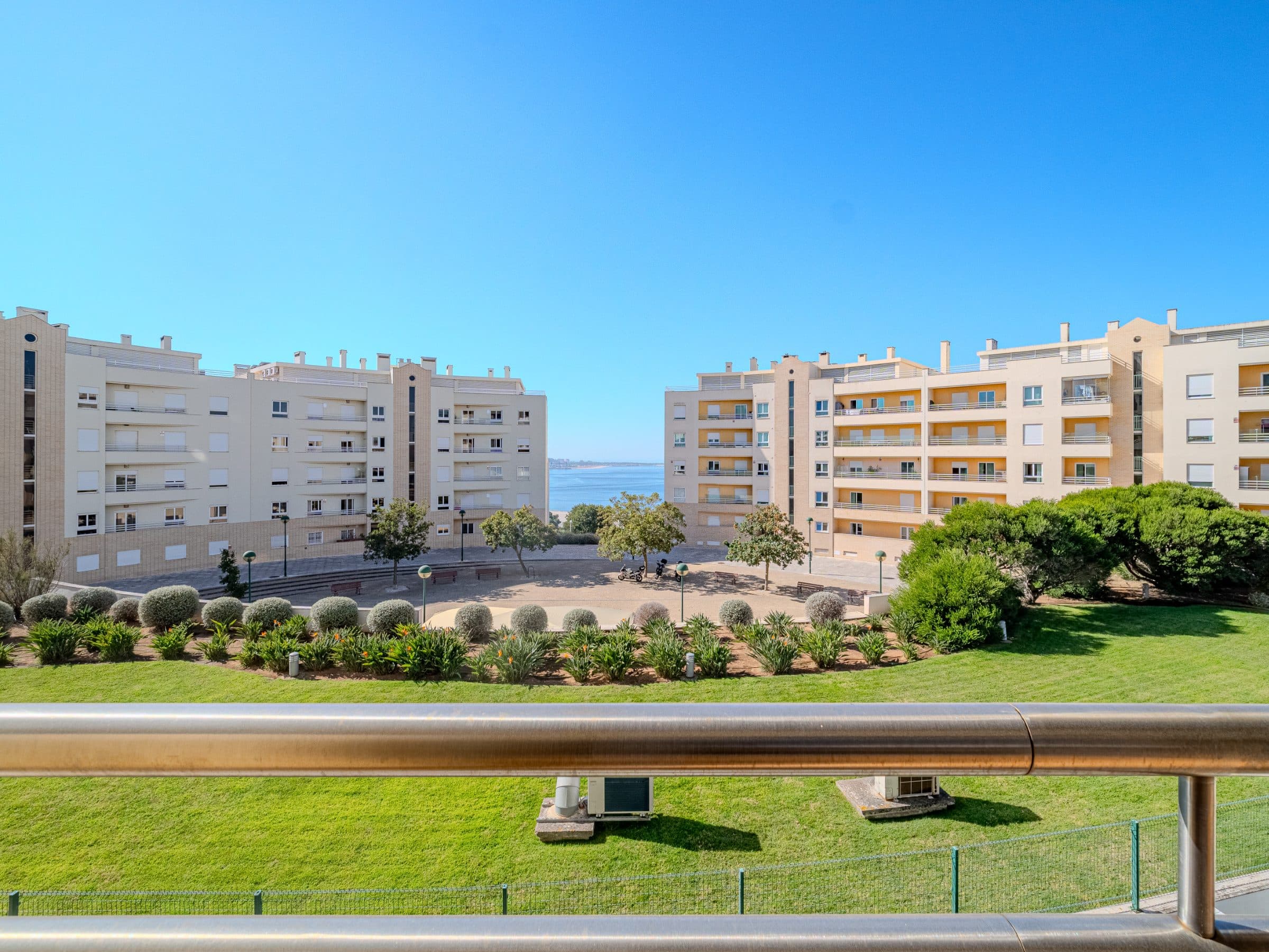 Apartamento T3 em Oeiras — T3 com vista rio no Alto de Algés